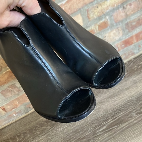 Tibi - Picture 8 of 17